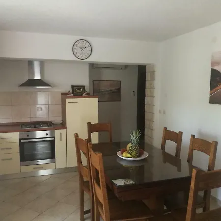 Goles Apartment Seget Vranjica